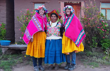puno-los-uros-llachon-taquile-titicaca