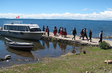 Puno – Islands Uros – Amantani – Taquile / Experiential <span>2 days <br>1 night</span>